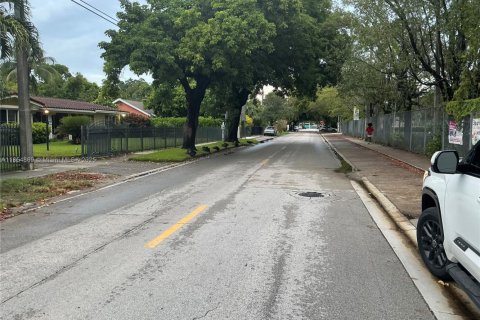 House in Miami, Florida 2 bedrooms, 159.42 sq.m. № 2023039 - photo 3