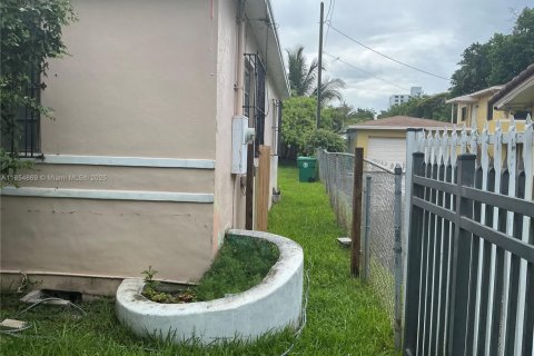 House in Miami, Florida 2 bedrooms, 159.42 sq.m. № 2023039 - photo 6