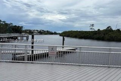 Condo in Port St. Lucie, Florida, 2 bedrooms  № 1809724 - photo 22