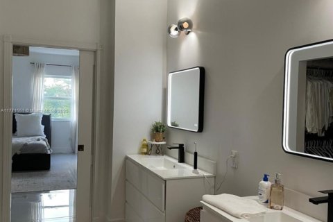 Купить кондоминиум в Дорал, Флорида 3 спальни, 157.93м2, № 1934115 - фото 19