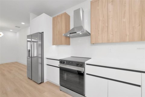 Купить виллу или дом в Норт-Порт, Флорида 9 комнат, 223.06м2, № 2287257 - фото 9
