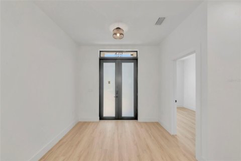 Купить виллу или дом в Норт-Порт, Флорида 9 комнат, 223.06м2, № 2287257 - фото 3