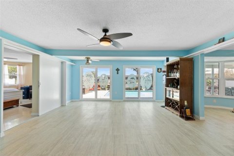 House in Port Charlotte, Florida 2 bedrooms, 145.67 sq.m. № 1732935 - photo 9
