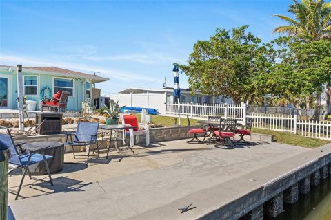 House in Port Charlotte, Florida 2 bedrooms, 145.67 sq.m. № 1732935 - photo 5