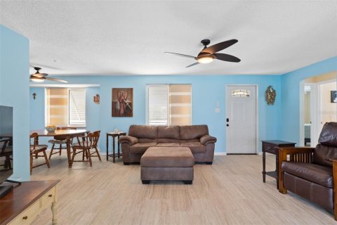 House in Port Charlotte, Florida 2 bedrooms, 145.67 sq.m. № 1732935 - photo 8