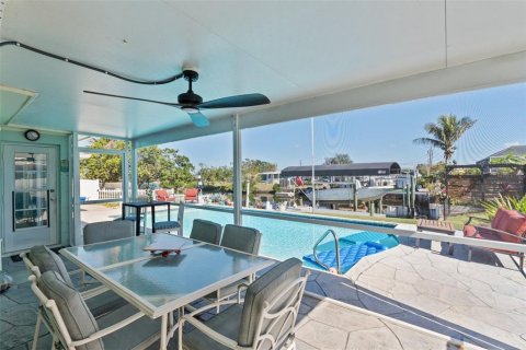 House in Port Charlotte, Florida 2 bedrooms, 145.67 sq.m. № 1732935 - photo 29