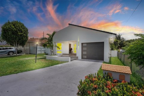 Villa ou maison à vendre à Miami, Floride: 3 chambres, 177.63 m2 № 1715277 - photo 9