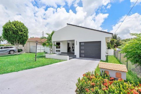 Villa ou maison à vendre à Miami, Floride: 3 chambres, 177.63 m2 № 1715277 - photo 10