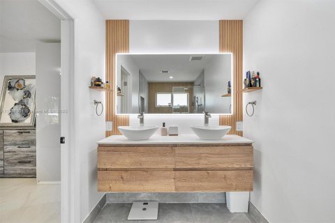 Villa ou maison à vendre à Miami, Floride: 3 chambres, 177.63 m2 № 1715277 - photo 24