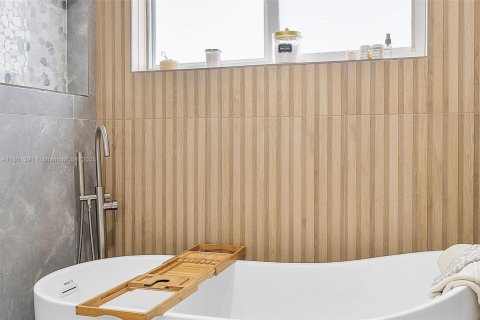 Villa ou maison à vendre à Miami, Floride: 3 chambres, 177.63 m2 № 1715277 - photo 26