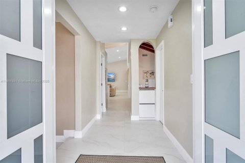 Villa ou maison à vendre à Miami, Floride: 3 chambres, 177.63 m2 № 1715277 - photo 13