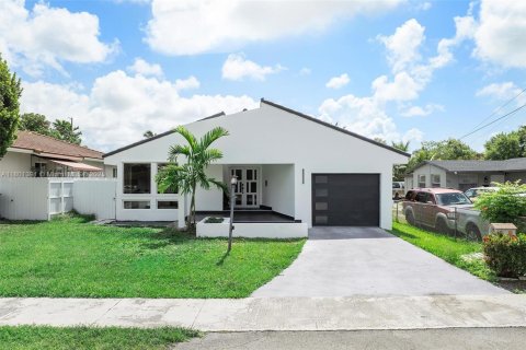 Villa ou maison à vendre à Miami, Floride: 3 chambres, 177.63 m2 № 1715277 - photo 1