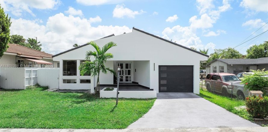 House in Miami, Florida 3 bedrooms, 177.63 sq.m. № 1715277