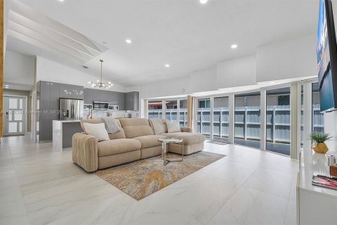 Villa ou maison à vendre à Miami, Floride: 3 chambres, 177.63 m2 № 1715277 - photo 15