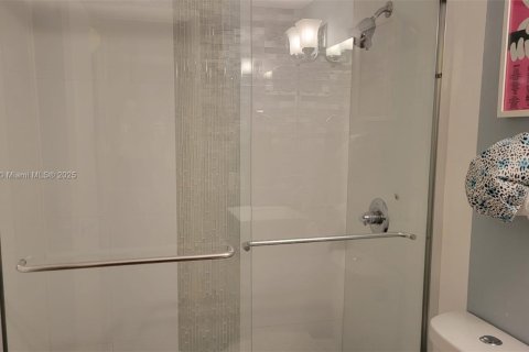 Condo in Hallandale Beach, Florida, 2 bedrooms  № 1825810 - photo 4