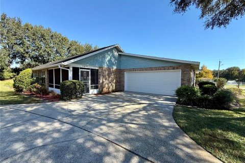 House in DeLand, Florida 3 bedrooms, 186.73 sq.m. № 2315085