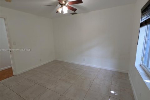 Casa en venta en Hollywood, Florida, 4 dormitorios, 147.71 m2 № 1944978 - foto 25