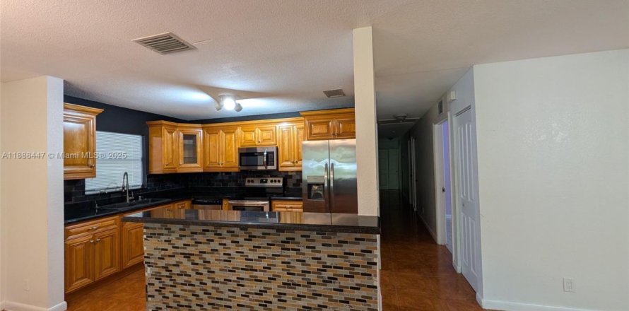 Casa en Hollywood, Florida 4 dormitorios, 147.71 m2 № 1944978