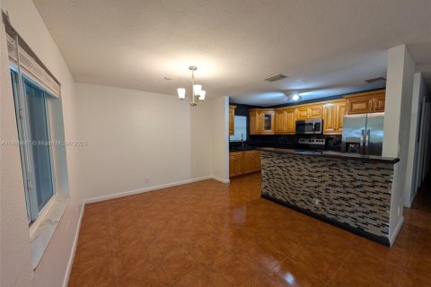 Casa en venta en Hollywood, Florida, 4 dormitorios, 147.71 m2 № 1944978 - foto 3