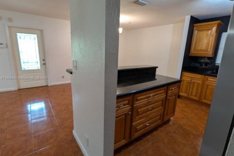 Casa en venta en Hollywood, Florida, 4 dormitorios, 147.71 m2 № 1944978 - foto 4