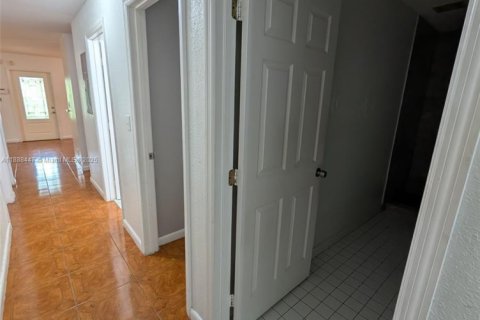 Casa en venta en Hollywood, Florida, 4 dormitorios, 147.71 m2 № 1944978 - foto 27