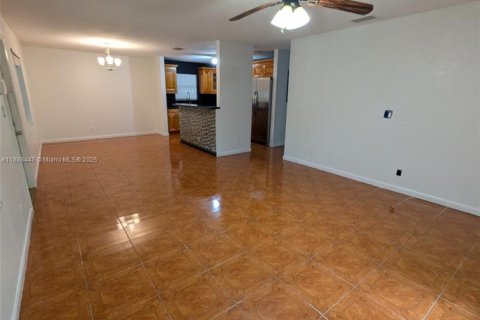Casa en venta en Hollywood, Florida, 4 dormitorios, 147.71 m2 № 1944978 - foto 26