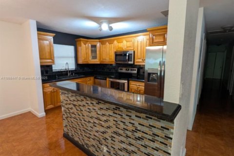 Casa en venta en Hollywood, Florida, 4 dormitorios, 147.71 m2 № 1944978 - foto 5