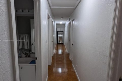Casa en venta en Hollywood, Florida, 4 dormitorios, 147.71 m2 № 1944978 - foto 11