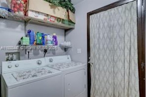 Casa en venta en Hollywood, Florida, 4 dormitorios, 147.71 m2 № 1944978 - foto 28