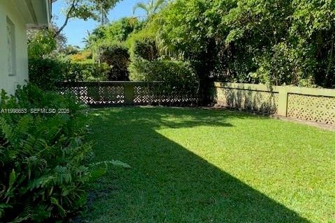 House in Coral Gables, Florida 3 bedrooms, 194.63 sq.m. № 2060719 - photo 18