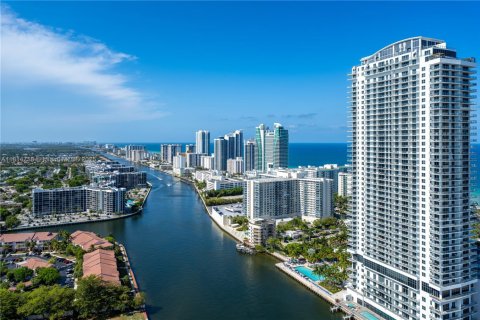 Купить кондоминиум в Халландейл-Бич, Флорида 2 спальни, 96.34м2, № 2032175 - фото 23