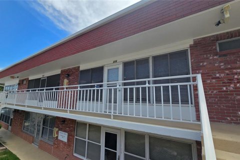 Condo in Saint Petersburg, Florida, 1 bedroom  № 2134458