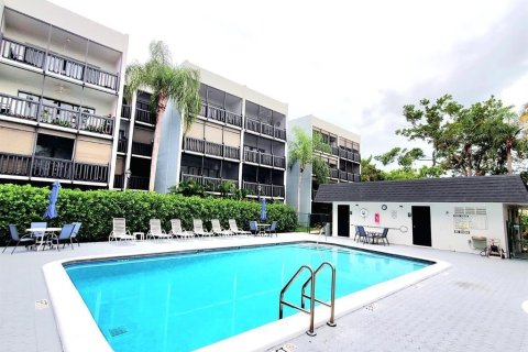 Condominio en Plantation, Florida, 2 dormitorios  № 2242764