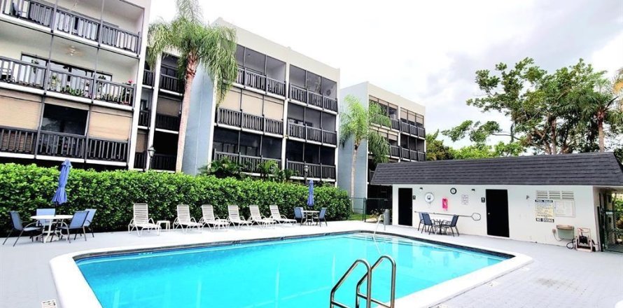 Condominio en Plantation, Florida, 2 dormitorios № 2242764