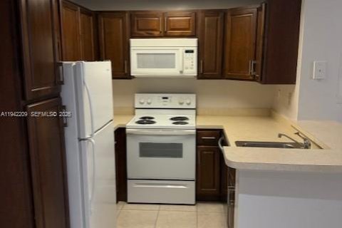 Condo in Coconut Creek, Florida, 1 bedroom № 2059765 - photo 3