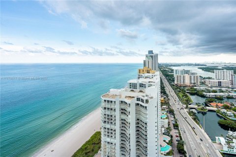 Copropriété à louer à Sunny Isles Beach, Floride: 2 chambres, 132.2 m2 № 2154439 - photo 2