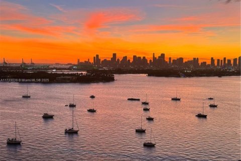 Купить кондоминиум в Майами-Бич, Флорида 2 спальни, 100.71м2, № 1960762 - фото 20