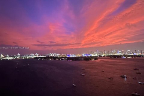 Купить кондоминиум в Майами-Бич, Флорида 2 спальни, 100.71м2, № 1960762 - фото 22