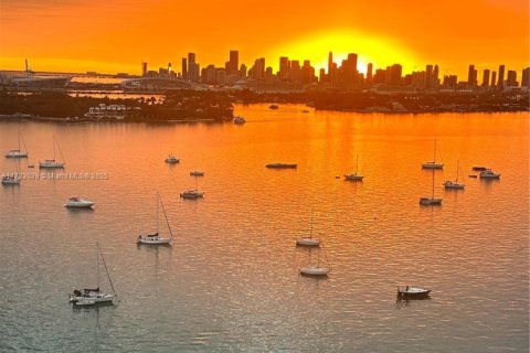 Купить кондоминиум в Майами-Бич, Флорида 2 спальни, 100.71м2, № 1960762 - фото 24