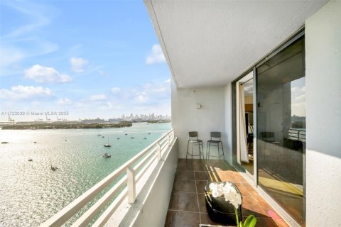 Купить кондоминиум в Майами-Бич, Флорида 2 спальни, 100.71м2, № 1960762 - фото 19