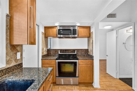 Condo in Tampa, Florida, 2 bedrooms  № 2368740 - photo 10