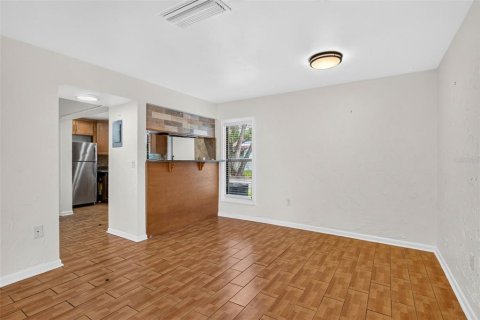Condo in Tampa, Florida, 2 bedrooms  № 2368740 - photo 11