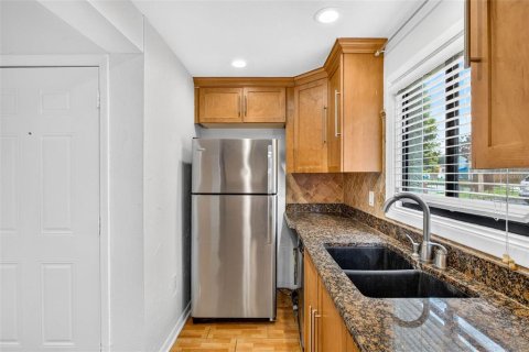 Condo in Tampa, Florida, 2 bedrooms  № 2368740 - photo 8