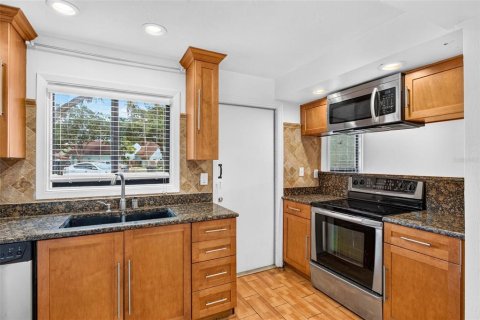 Condo in Tampa, Florida, 2 bedrooms  № 2368740 - photo 6