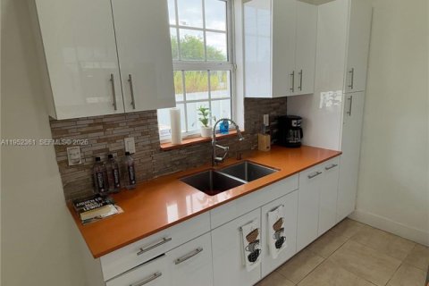 Casa en venta en Miami, Florida, 3 dormitorios, 97.92 m2 № 2008010 - foto 7