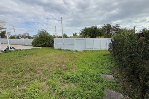 Casa en venta en Miami, Florida, 3 dormitorios, 97.92 m2 № 2008010 - foto 30