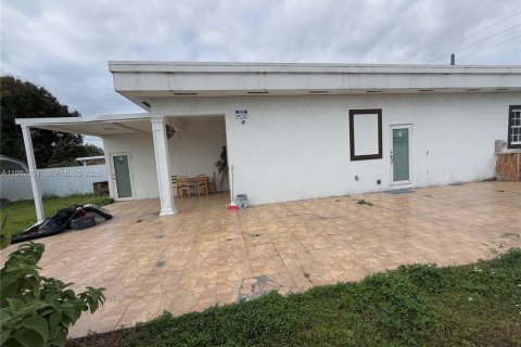 Casa en venta en Miami, Florida, 3 dormitorios, 97.92 m2 № 2008010 - foto 2