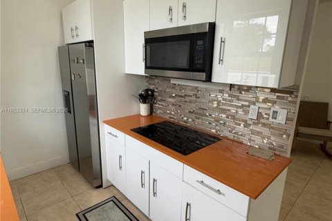 Casa en venta en Miami, Florida, 3 dormitorios, 97.92 m2 № 2008010 - foto 8