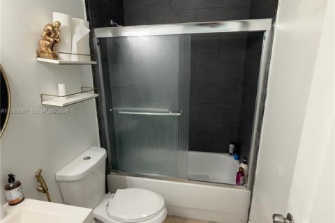 Casa en venta en Miami, Florida, 3 dormitorios, 97.92 m2 № 2008010 - foto 12