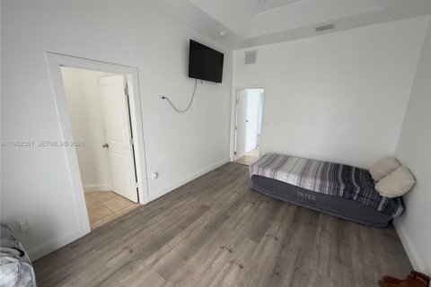 Casa en venta en Miami, Florida, 3 dormitorios, 97.92 m2 № 2008010 - foto 23